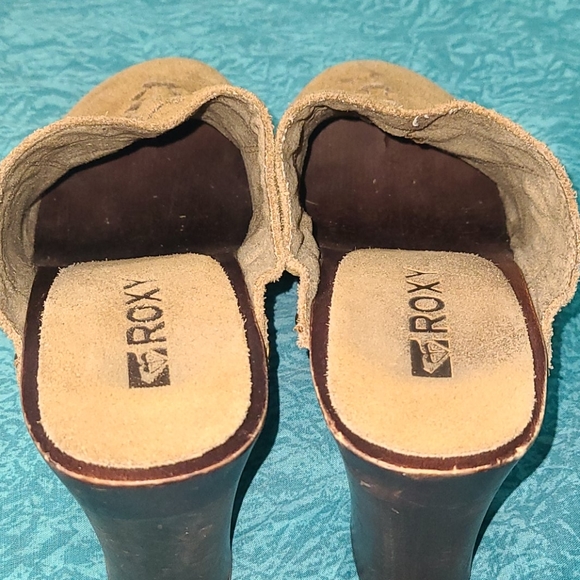 Roxy "Yodel" Suede Heels - Picture 7 of 14